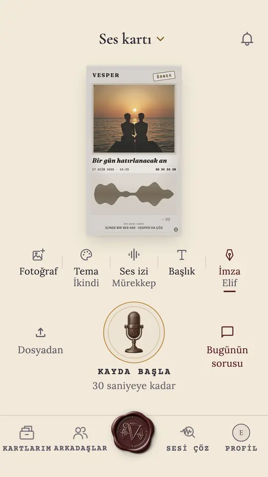 Vesper'da ses kartı hazırlama ekranı: kartın önizlemesi, fotoğraf, tema, başlık ve imza seçenekleri, altında "Kayda başla" düğmesi
